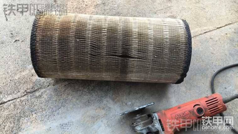 材料廢物利用空氣濾芯改的，不花一分錢重要是空大小剛好濾掉樹葉