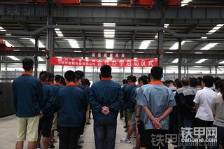 随便拍拍 合作办学 教孩子们做挖机浮箱吗 哈哈