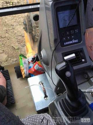 谁的挖机驾驶室能有我的干净？