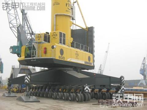 LIEBHERR&#160;LH**&#160;移动式码头高架吊