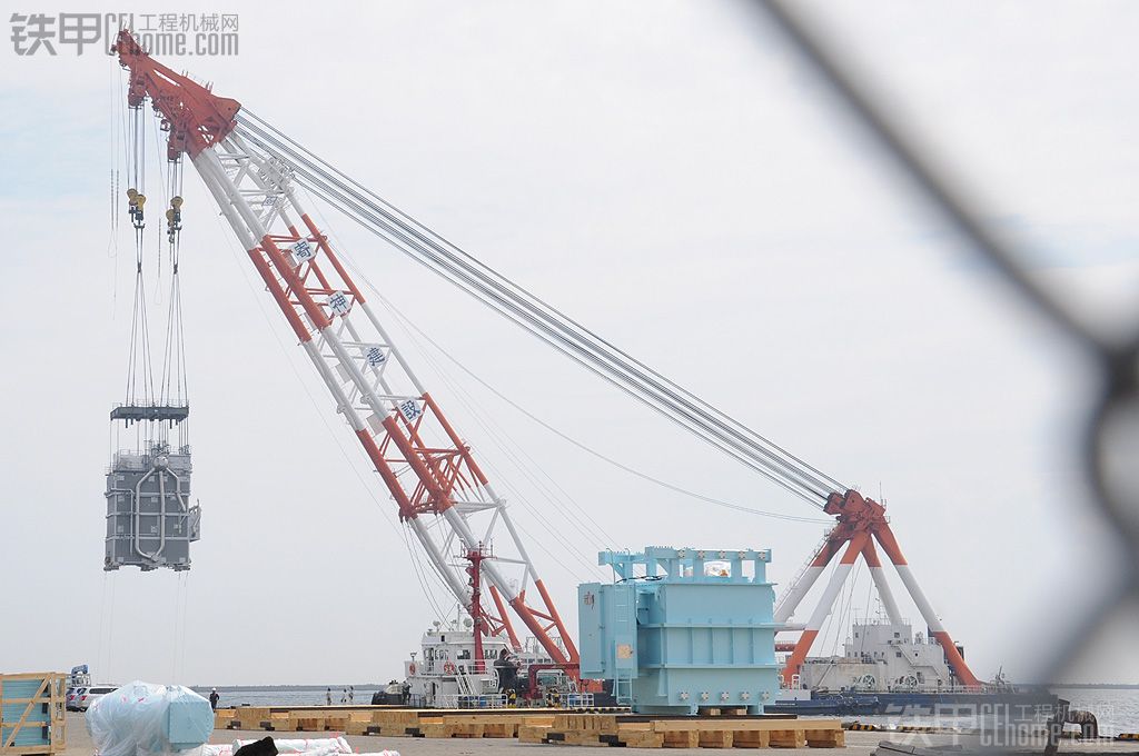 日本起重機(jī)雜圖之一。。。。。。水上飄