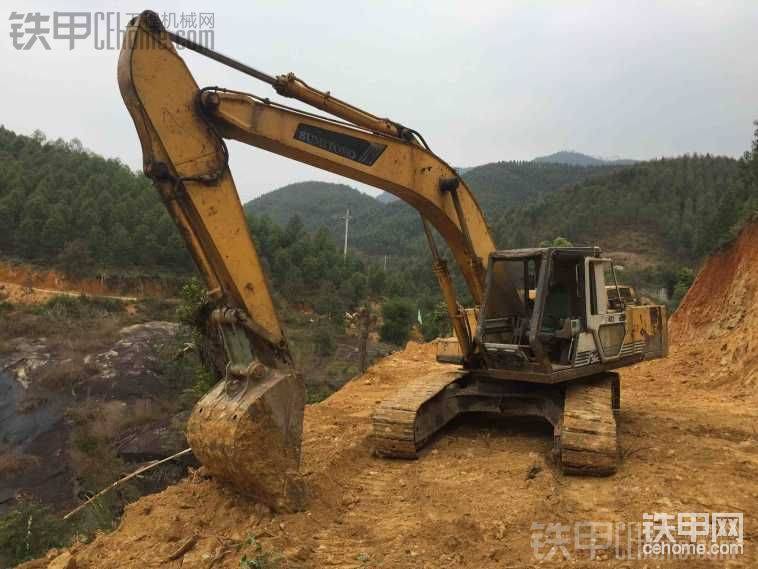住友s280.做山路掉鏈，剛好拍的。最近在翻新～弄好上圖:$