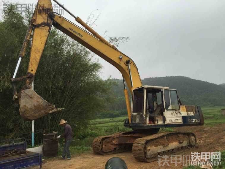 原裝漆pc220-5，帶中冷，加長小臂。機(jī)況沒的挑:loveliness<img class="smiley" src="/img/smiley/default/shy.gif">