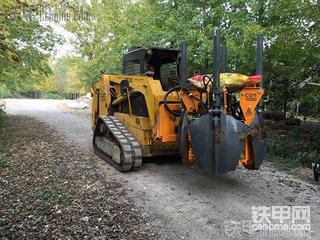国内的滑移装载机可以快速安装多种属具吗