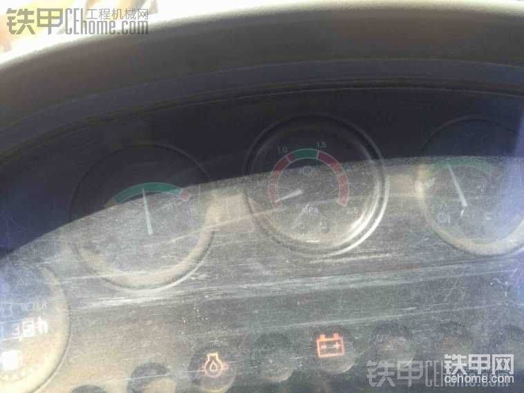 室外溫度38，。這是工作時(shí)的油溫跟水溫