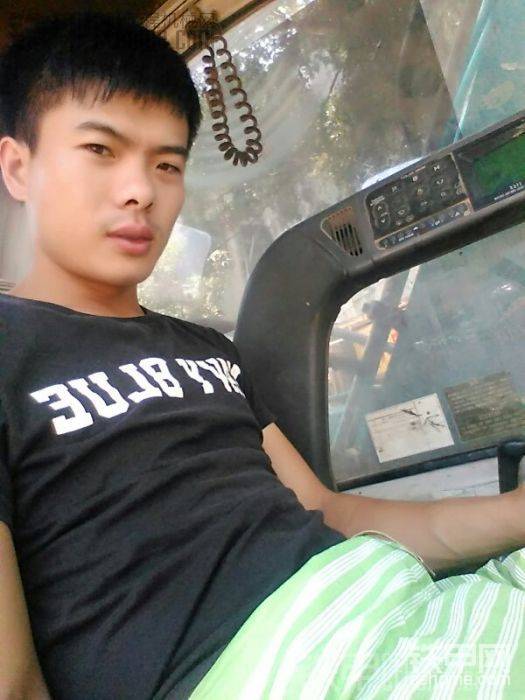原諒我自拍一下
