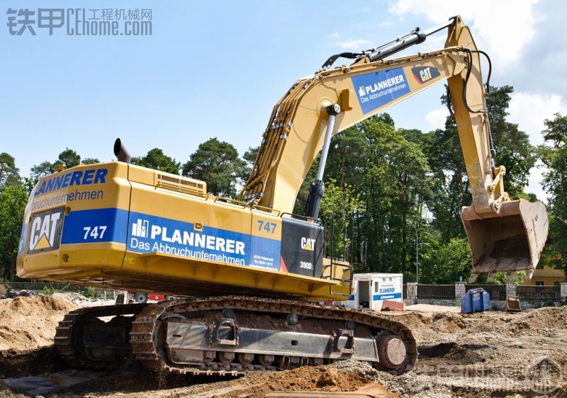 CAT 390D