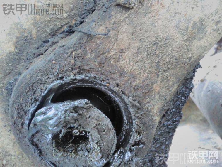 間隙太大，走型了。
