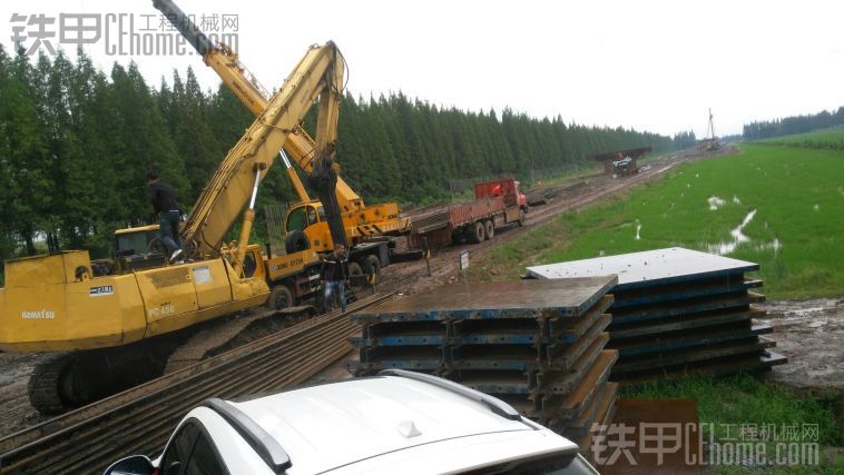 鐵路上包月也辛苦，下雨都要干活，