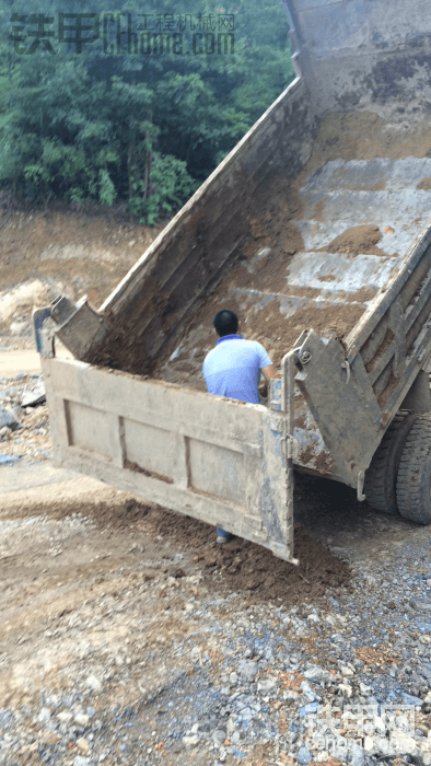 車箱不平整拖土卸不干凈