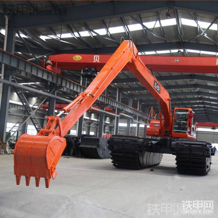 水陸兩用加長(zhǎng)臂挖掘機(jī)