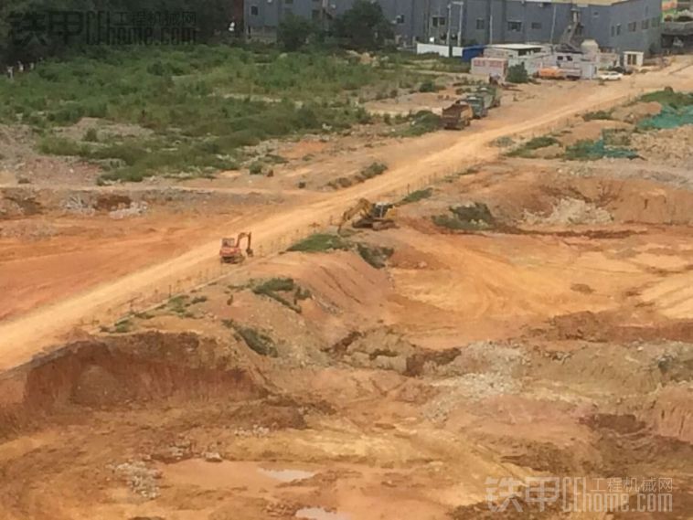 房子下面工地、有神機