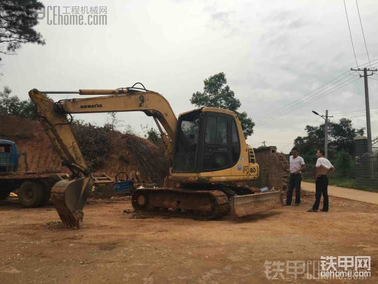 這個是我小松60-7，別人拉走的時候心情很沉重……24萬深圳提回來的，用了快4年了，幫我做了七千多小時