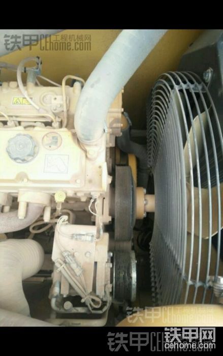 卡特320d2挖掘机风扇空调发电机皮带是一体的吗?
