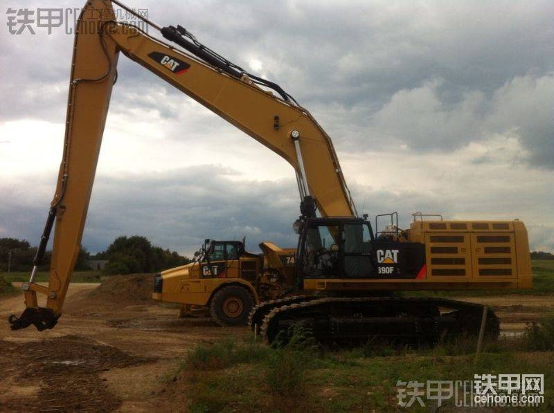 CAT  390F-帖子圖片