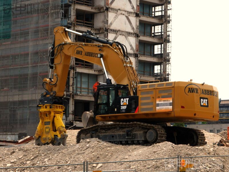 CAT 390F