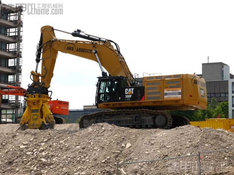 CAT 390F