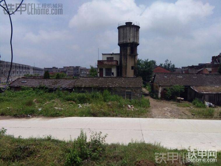這是前面，我自己拆這樓房沒壓力。
