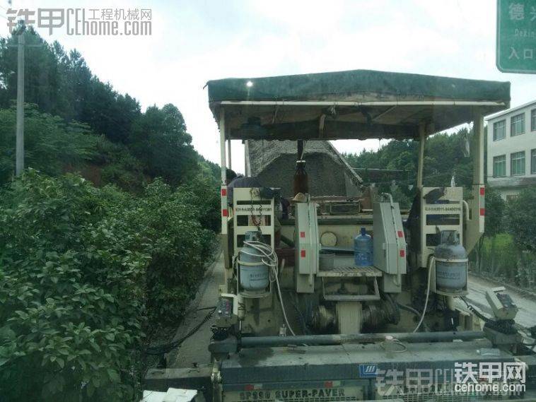 摊铺机压路机两机都没空调
