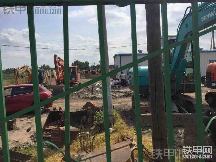 車主們都在等活呢，居然賭博