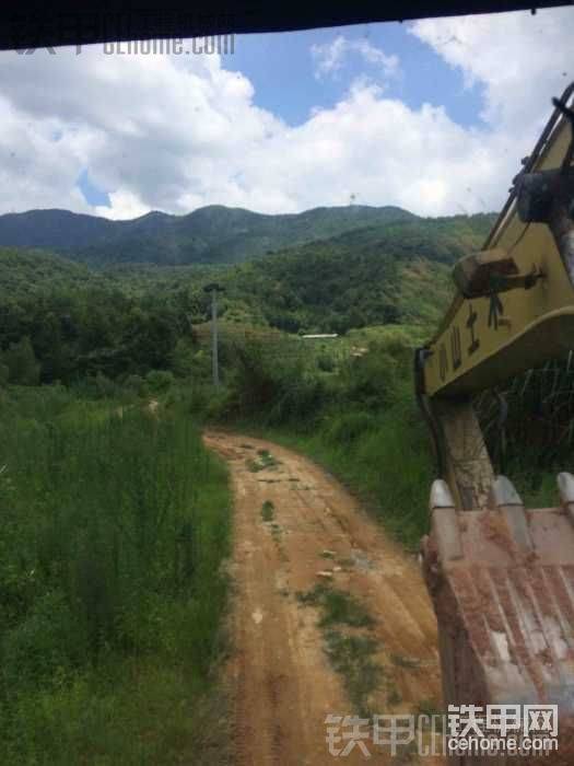 到场地上了 不是很远 半小时车程 。这地方去年来过  东家是极品  呵呵