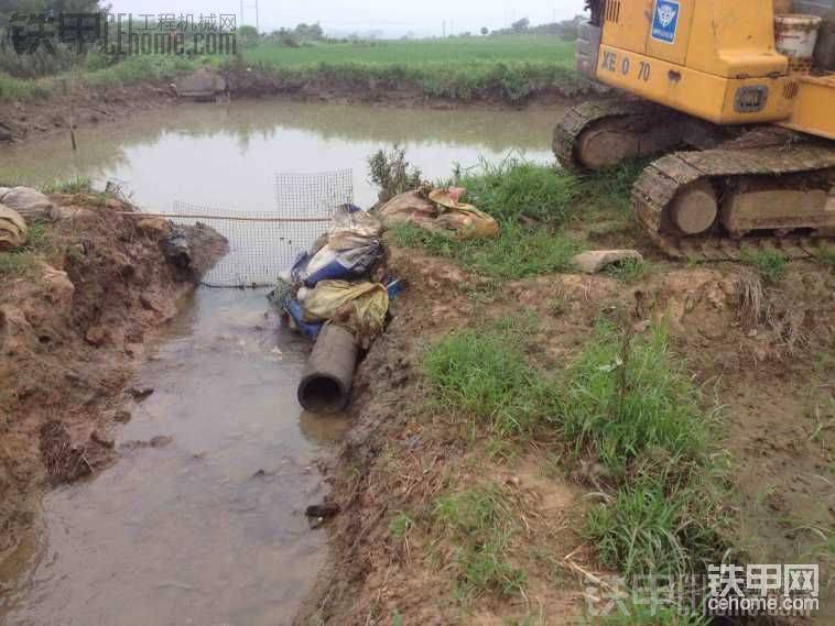 沖掉了，上游水庫放水，為了這次臺風(fēng)。