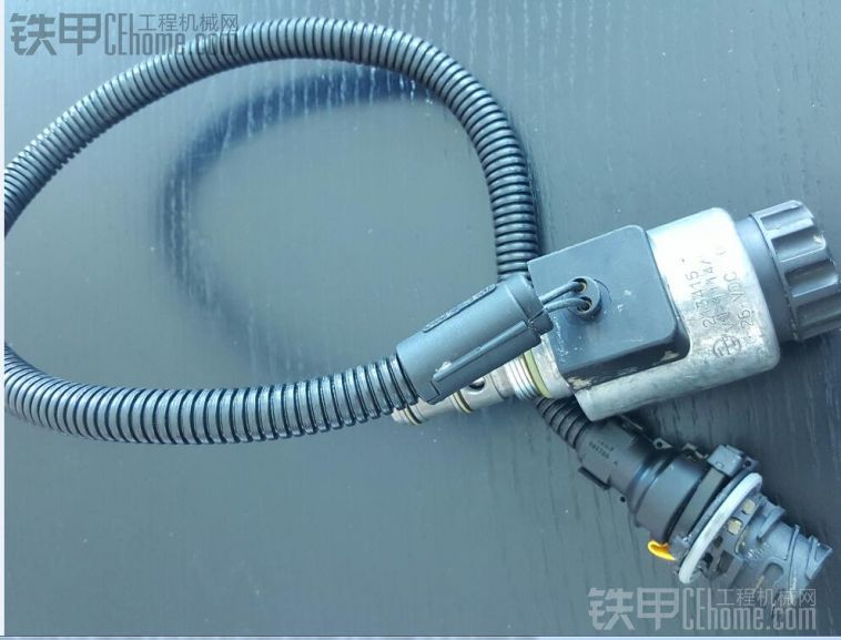 哪位可以帮帮忙 看下这个是什么东西 沃尔沃L150上拆下来的