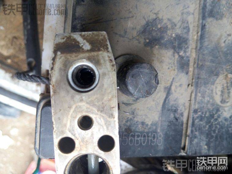 上面的那個口，臟了，堵死了，壓縮機就一直工作，最后壓縮機也壞了
