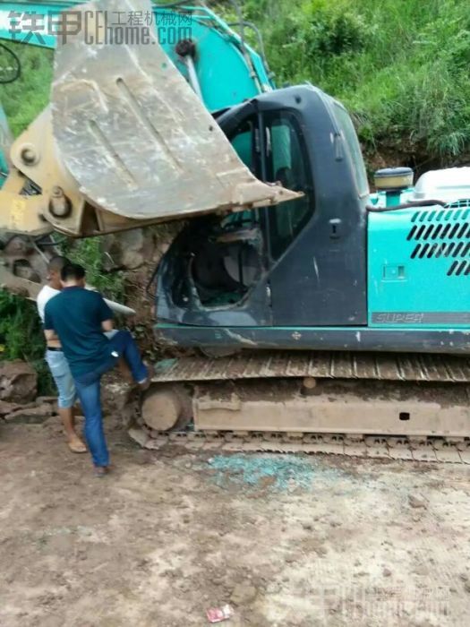 徐工鏟車大戰(zhàn)神鋼挖機