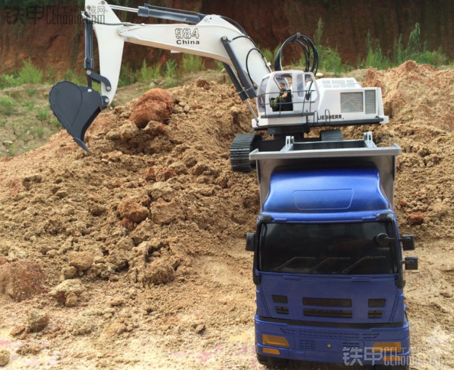 福建首台利勃海尔984在装车施工