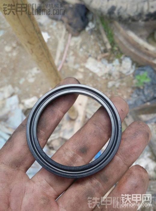 這就是油封45*55的厚度是5毫米，油封店買的無骨油封
