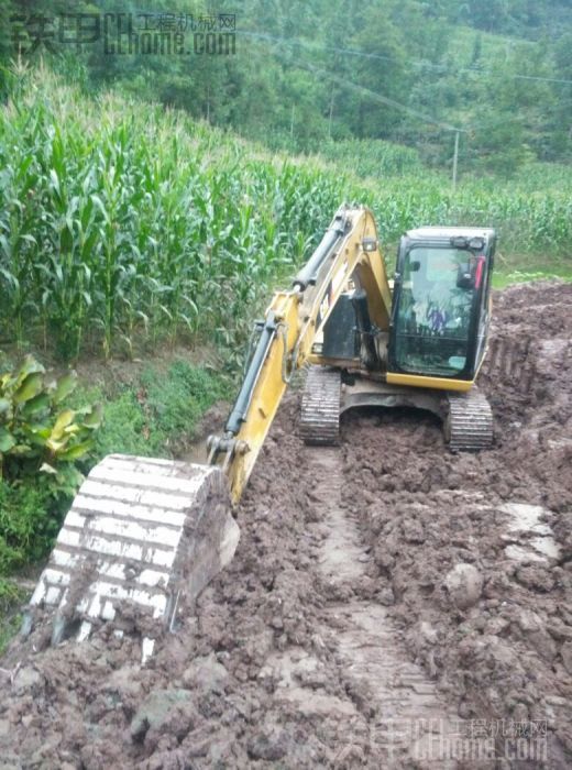 卡特307D熱車動作慢，行走沒力問題