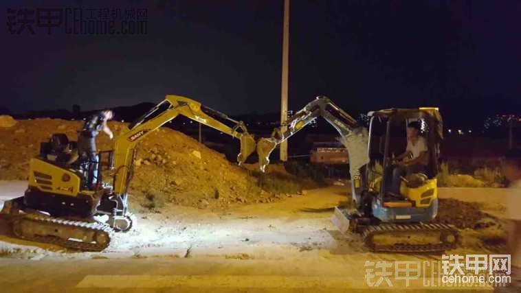 不要怕我們很友好不會發(fā)生搶工地打架斗毆事件的。 <img class="smiley" src="/img/smiley/default/hug.gif"><img class="smiley" src="/img/smiley/default/hug.gif">因為這倆車都是一個老板的
