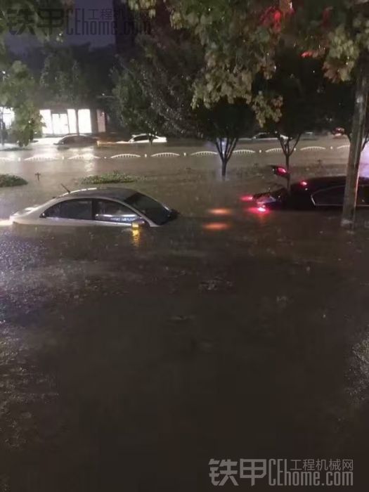 這雨大的能劃船！