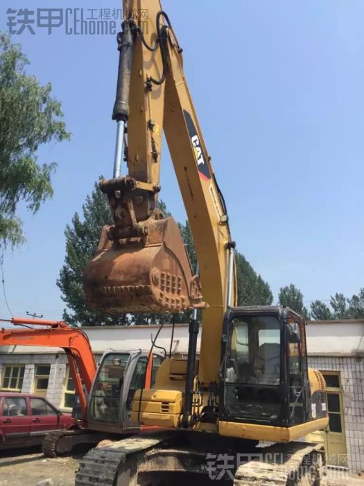 卡特彼勒 CAT320D 二手挖掘机价格 48万 6500小时