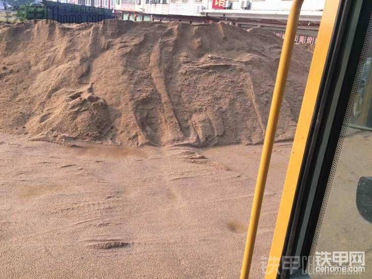 辣么早起來，一輛車都沒來裝。