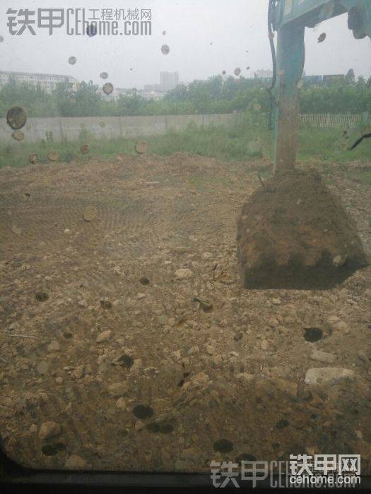 由于時(shí)間跨度大 ， 之前的地方都長草了。&nbsp; 原來這地方有個(gè)三米高的土堆&nbsp; 現(xiàn)在成這樣了！
