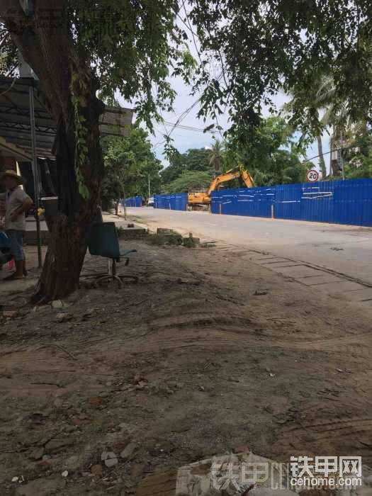 820V是电喷么？土方还可以，扣公路看到都太费劲了