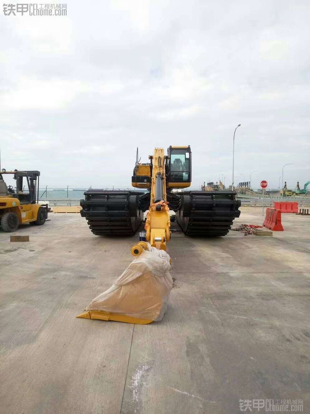 新加坡后续两台跟进，组装完毕等待试车