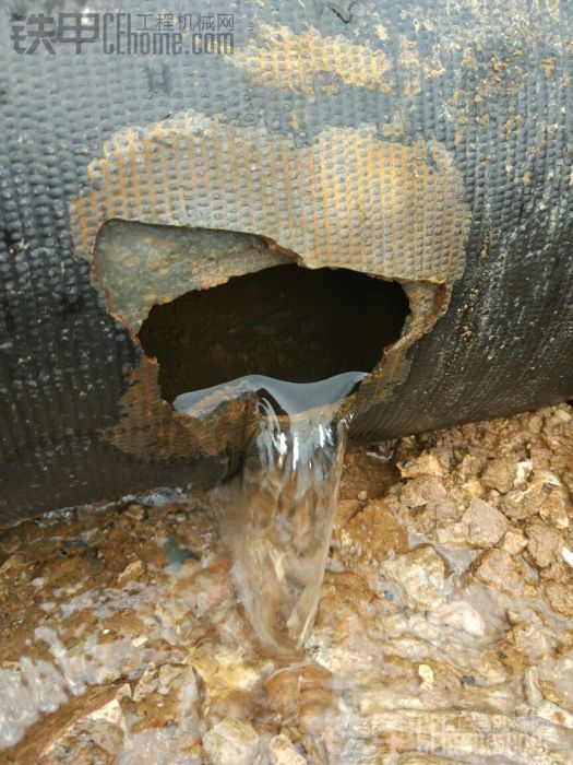 供水管被挖个洞怎么办！求解！