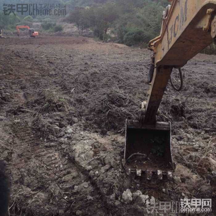 我來就跳進了駕駛室，