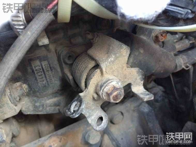 有人知道油泵上的這個(gè)是做什么的嗎？這個(gè)去年被瞎調(diào)過，不知道是不是和這個(gè)有關(guān)?，F(xiàn)在冷機(jī)發(fā)動(dòng)機(jī)還好點(diǎn)，一熱就功率低了，就要多加半格油門才有原來的轉(zhuǎn)速。