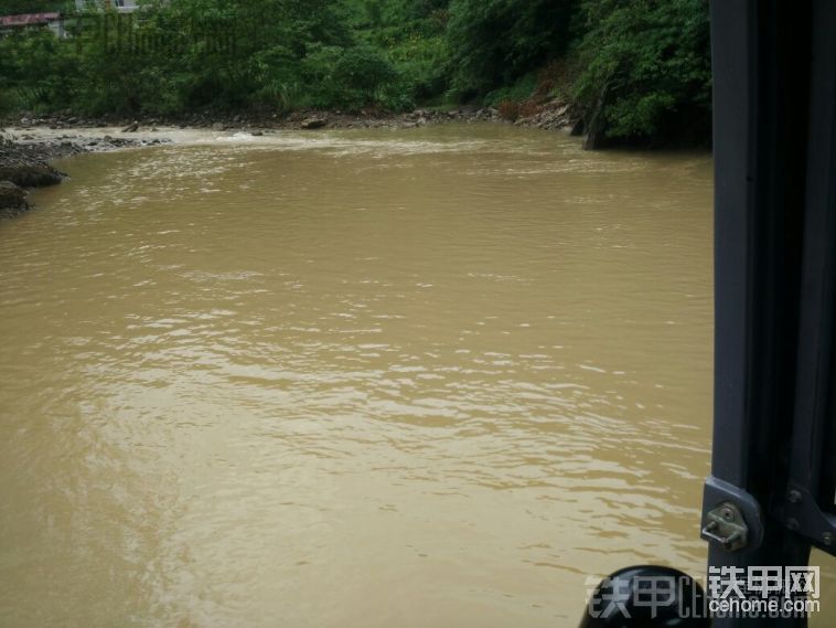 天天泡河里，一万个开心，又好玩又安全又干净又热闹 