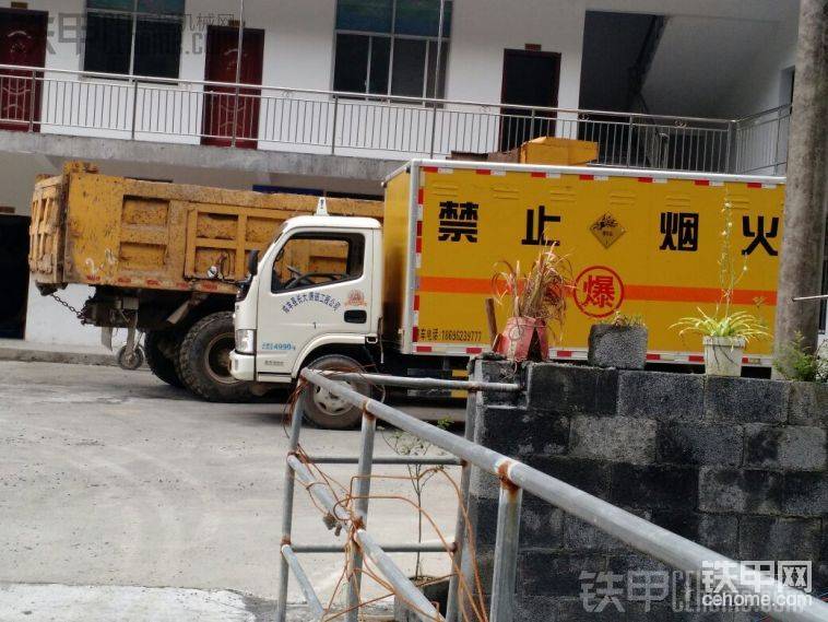 有一個(gè)月沒放炮了，今天終于來了。
