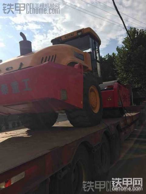 出租36噸全新壓路機(jī)，有需求的與我聯(lián)系