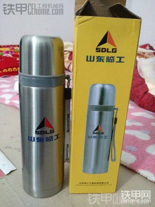 這杯子看著真不錯(cuò)。
