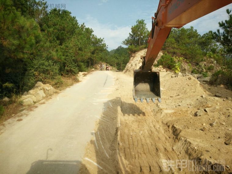 農(nóng)村路面加寬，用不用微型壓路機(jī)？