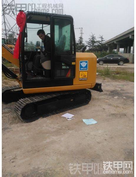 卡特305.5E.大臂根斷了！斷了！