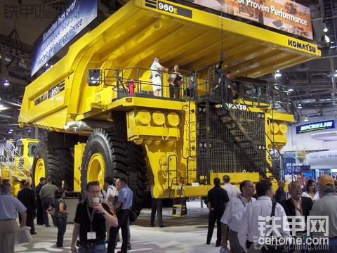 巨无霸——KOMATSU&#160;960E&#160;矿用自卸卡车（白色矿业版）