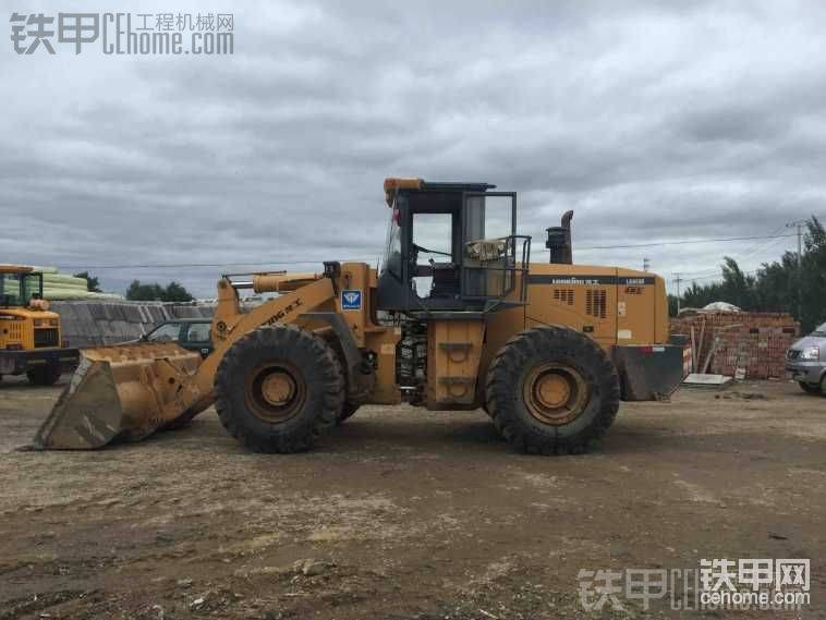 必須給他貼上鐵甲的車(chē)貼<img class="smiley" src="/img/smiley/default/hug.gif">